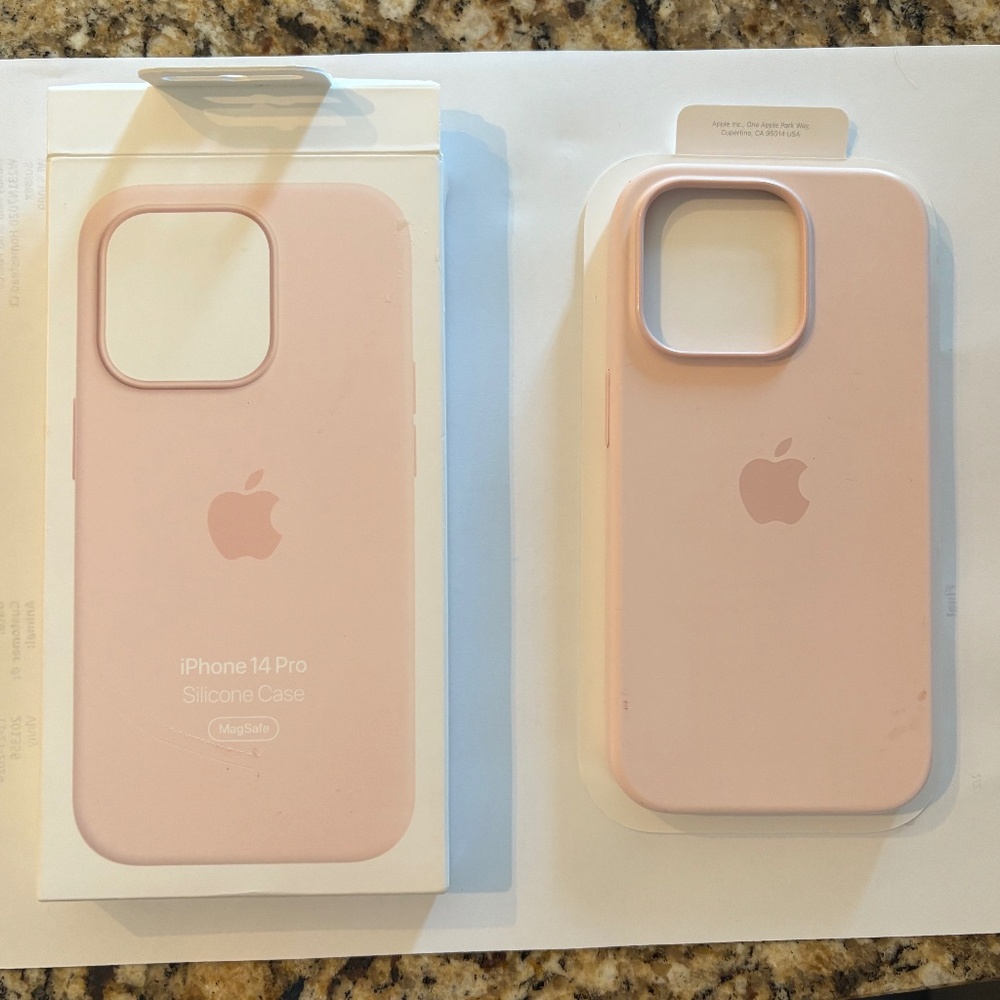 iPhone 14 Pro silicone case Chalk Pink